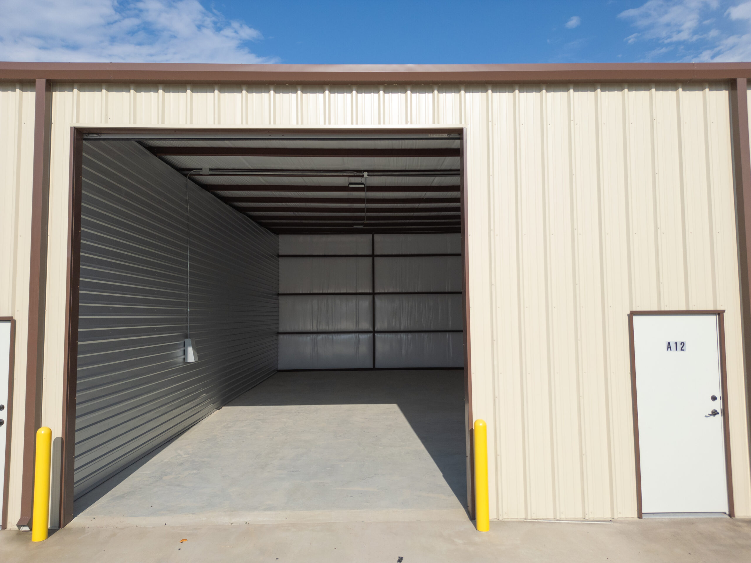 Secure Locking Storage Units at Free Eagle Storage